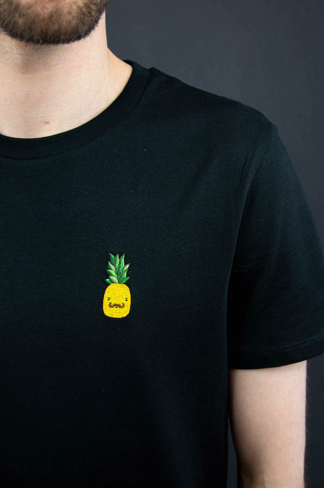 T Shirt mit gestickter Ananas Alberto Bio Baumwolle sticknic