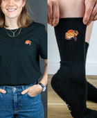 Roter Panda Socken & T-Shirt - [Schwarz] - Unisex Bundle