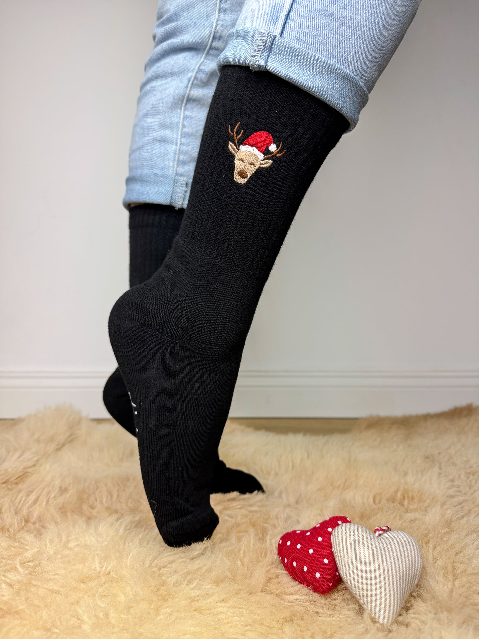 Weihnachtssocken mit Rentier und Weihnachtsmütze